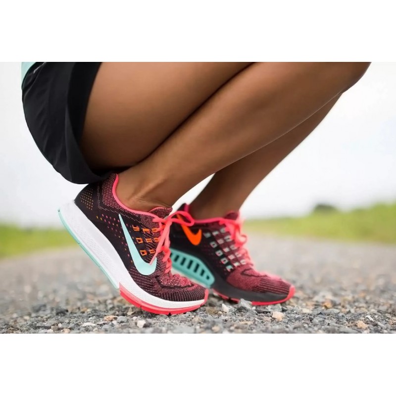 Лучшие кроссовки для лета. Nike Run Shoes 2021. Кроссы для бега женские. Красивые девушки в кроссовках. Кроссовки на ногах.