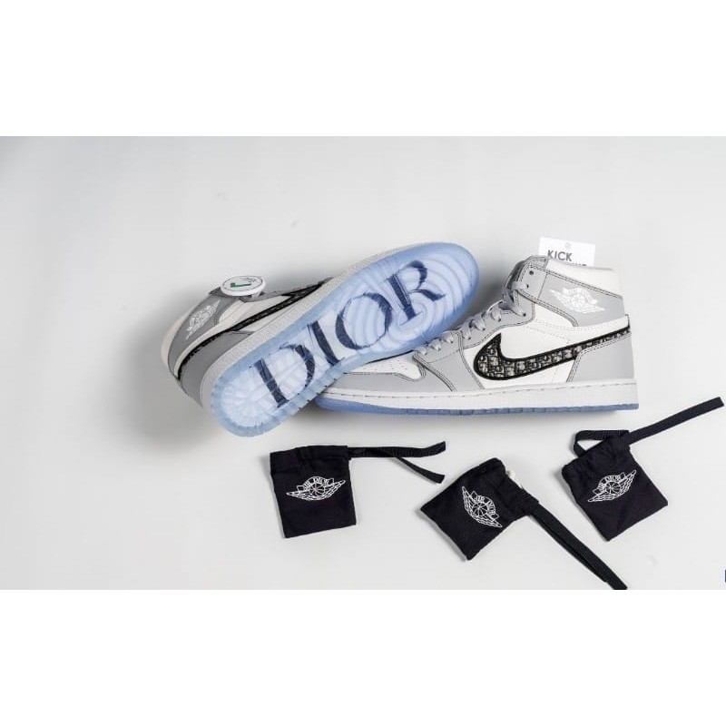 Найк диор оригинал. Nike Air Jordan 1 Dior. Nike Air Jordan 1 High Dior. Nike x Dior Jordan. Dior x Nike Air Jordan 1.